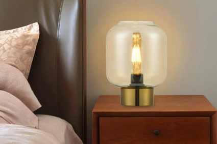 Lampe de table en laiton et verre pour la chambre