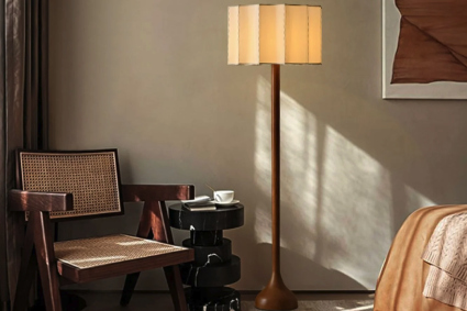 Lampe de sol en teck style mid-century pour la chambre